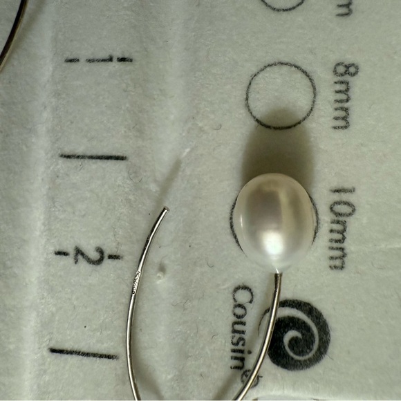 Elegant fresh water Pearl silver earring . White color. 10mm - Picture 4 of 8